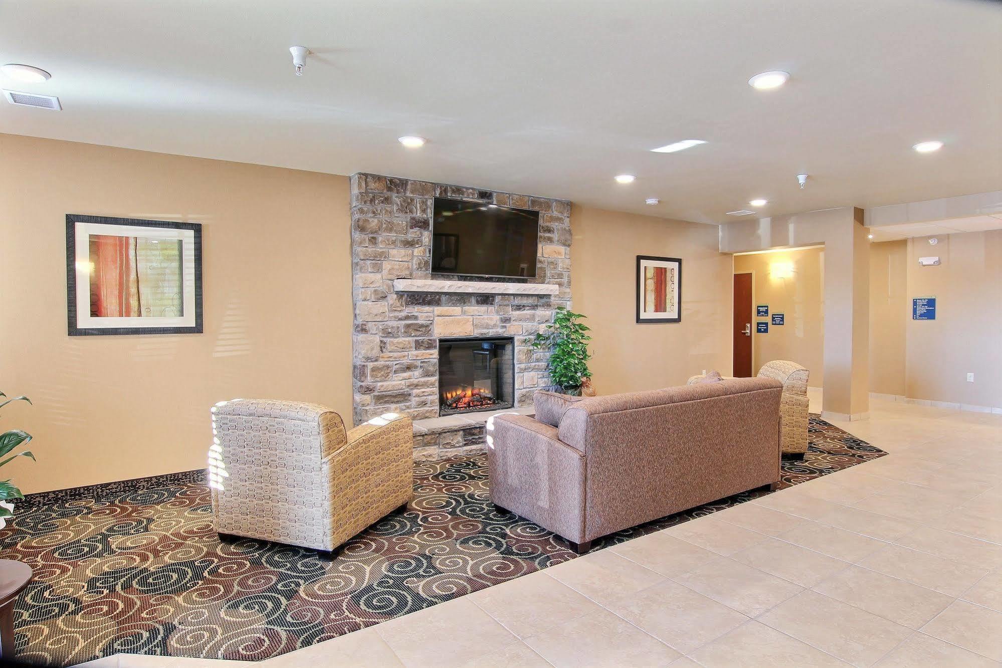 Cobblestone Hotel & Suites - Beulah Exterior photo